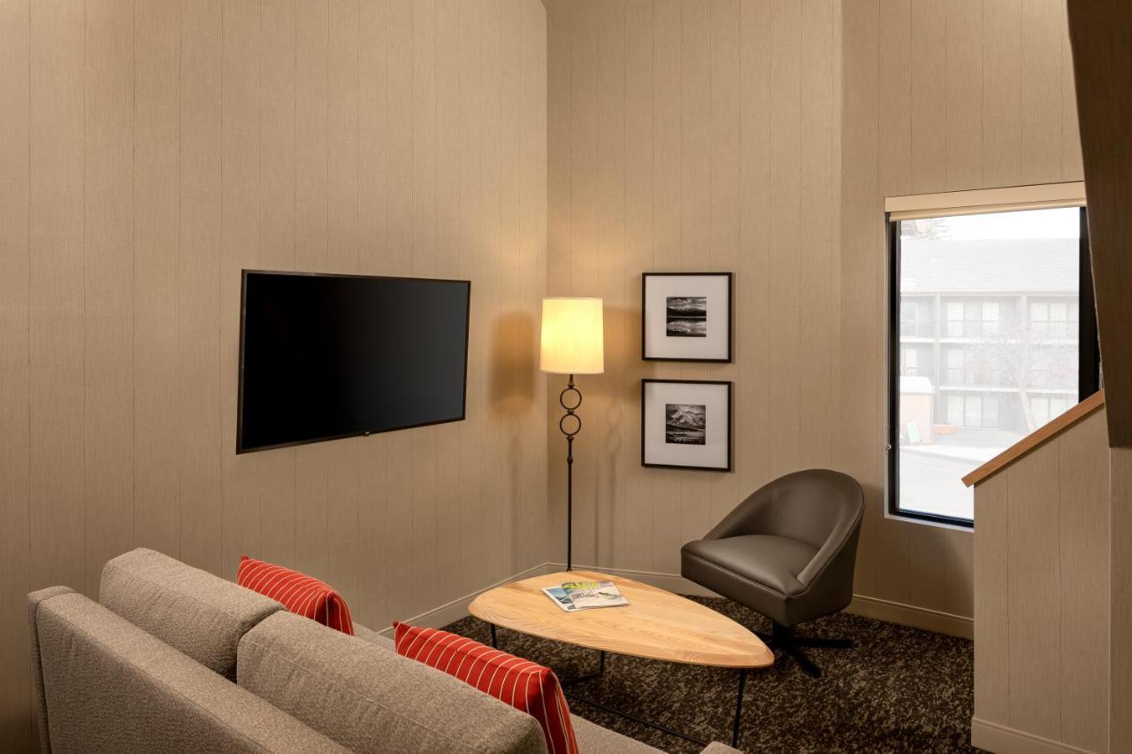 Peaks Hotel And Suites 뱀프 외부 사진